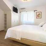 Juhuhu * Dubrava (Sibenik-Knin)