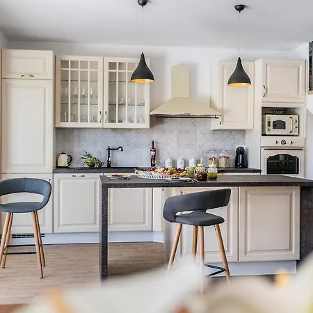 Juhuhu * Dubrava (Sibenik-Knin)