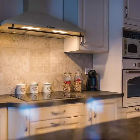 Juhuhu * Dubrava (Sibenik-Knin)