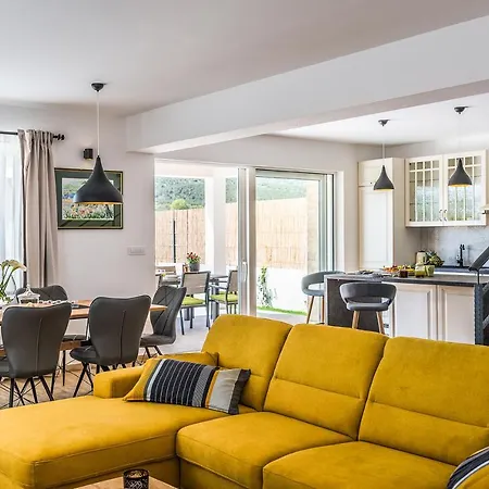 Juhuhu Dubrava (Sibenik-Knin)