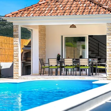 Villa Juhuhu Dubrava (Sibenik-Knin)