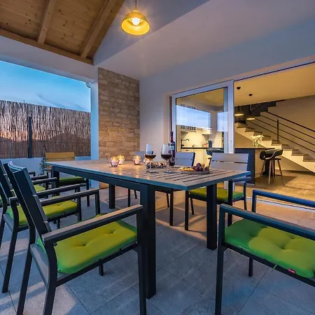 Juhuhu Dubrava (Sibenik-Knin)