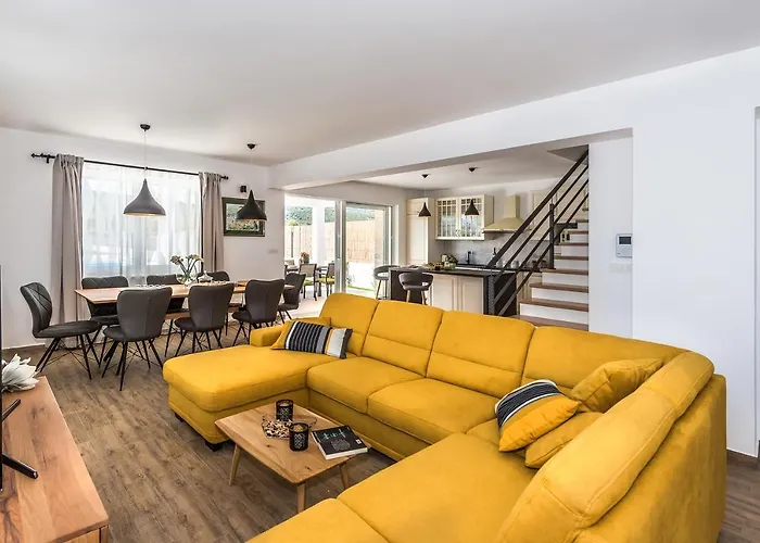 Juhuhu * Dubrava (Sibenik-Knin)