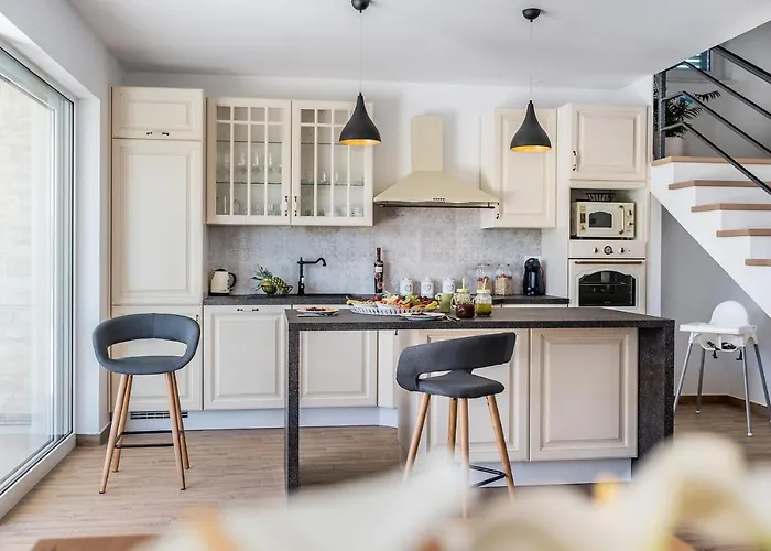 Juhuhu * Dubrava (Sibenik-Knin)