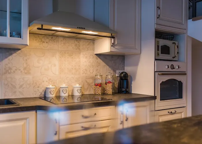 Juhuhu * Dubrava (Sibenik-Knin)