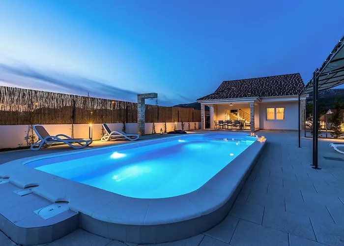 Juhuhu * Dubrava (Sibenik-Knin)